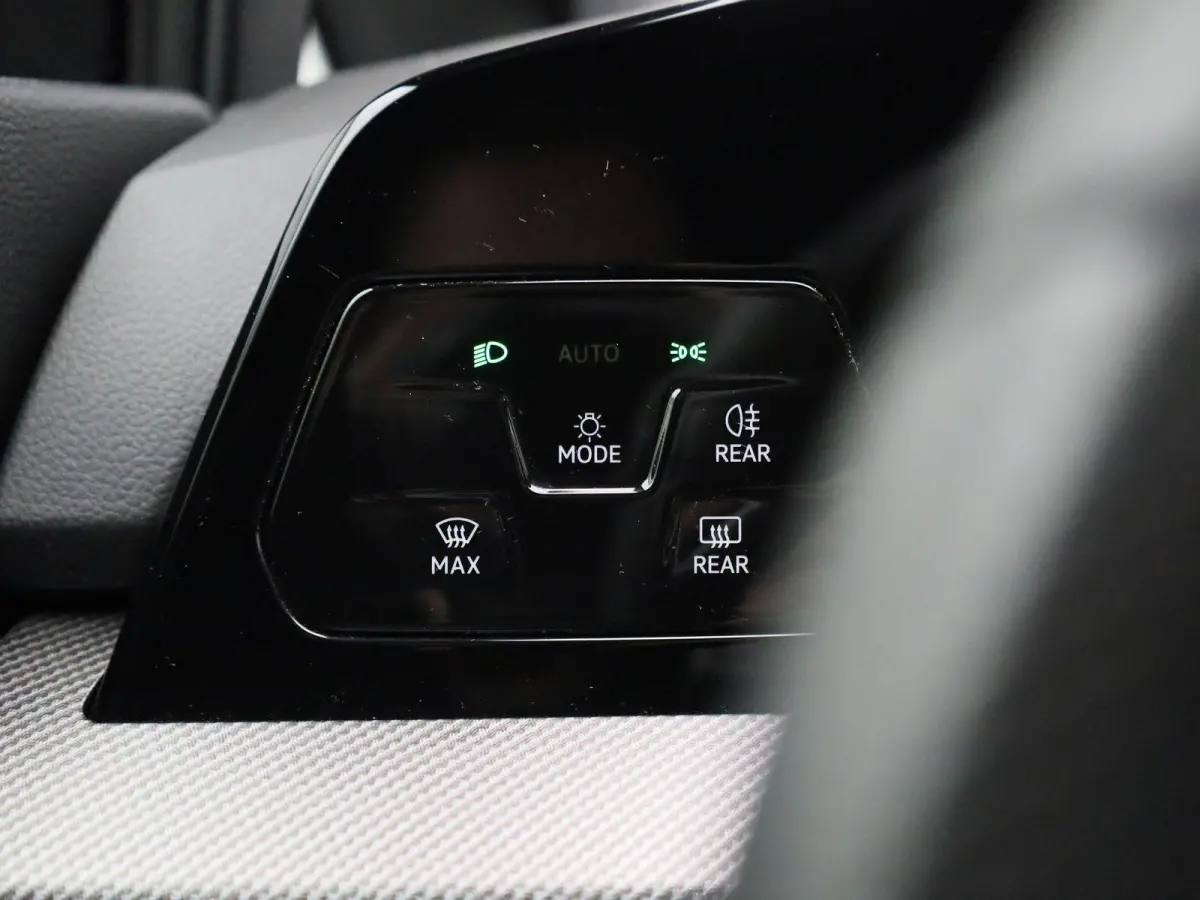 1.5 eTSI R-Line Edition AUTOMAAT | R-LINE | ADAPTIEVE CRUISE | VIRTUEEL | LM 17 | LED | STOELVERWARMING | STUURVERWARMING | CAMERA | 12 MAANDEN BOVAG GARANTIE |