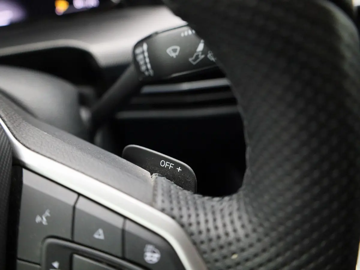 1.5 eTSI R-Line Edition AUTOMAAT | R-LINE | ADAPTIEVE CRUISE | VIRTUEEL | LM 17 | LED | STOELVERWARMING | STUURVERWARMING | CAMERA | 12 MAANDEN BOVAG GARANTIE |