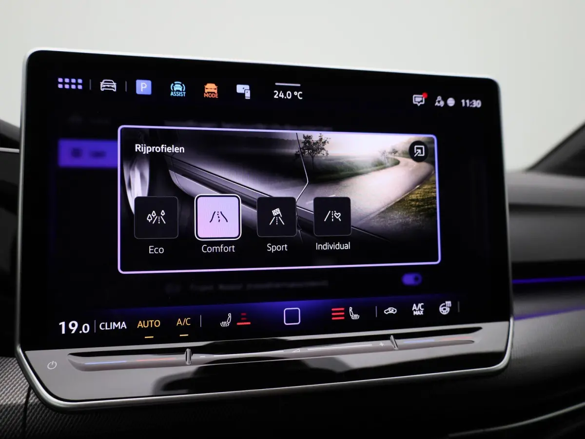 1.5 eTSI R-Line Edition AUTOMAAT | R-LINE | ADAPTIEVE CRUISE | VIRTUEEL | LM 17 | LED | STOELVERWARMING | STUURVERWARMING | CAMERA | 12 MAANDEN BOVAG GARANTIE |