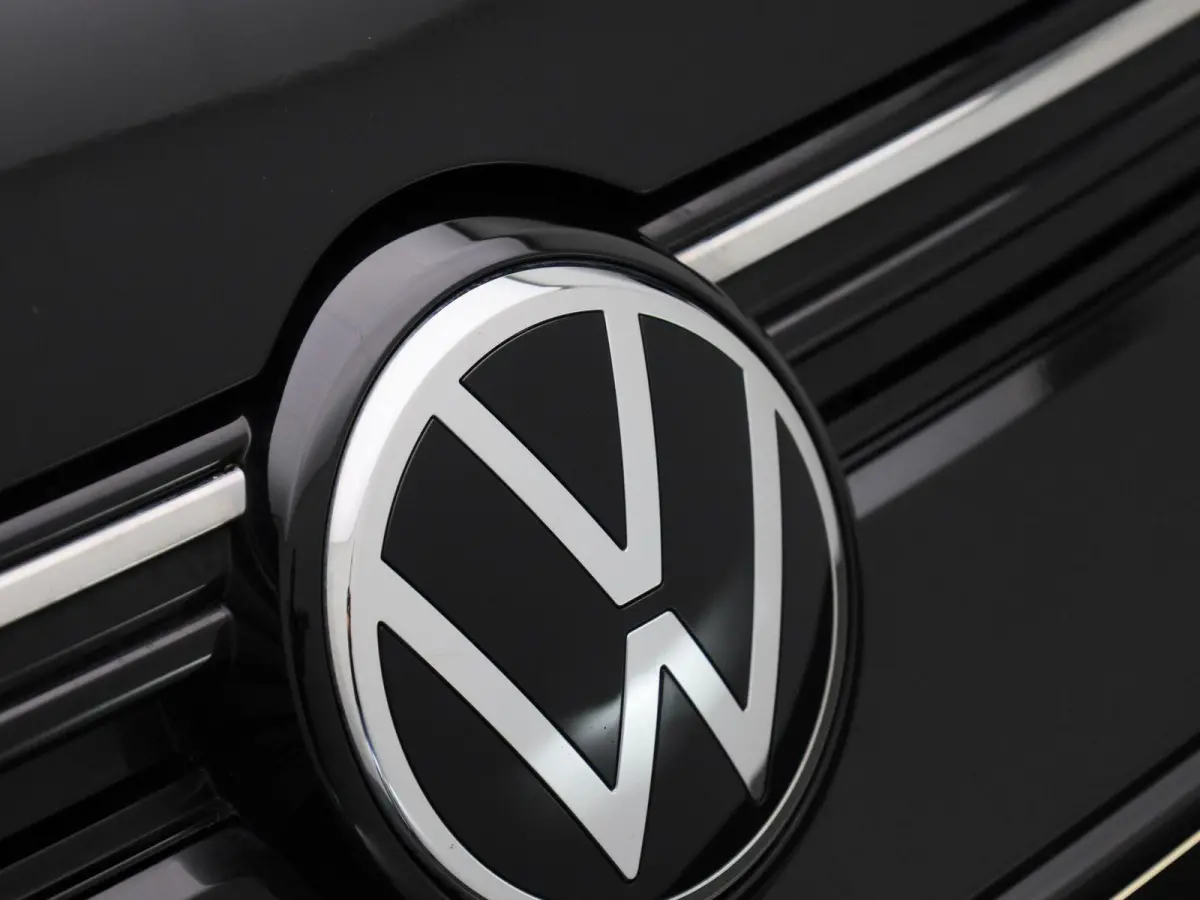 1.5 eTSI R-Line Edition AUTOMAAT | R-LINE | ADAPTIEVE CRUISE | VIRTUEEL | LM 17 | LED | STOELVERWARMING | STUURVERWARMING | CAMERA | 12 MAANDEN BOVAG GARANTIE |