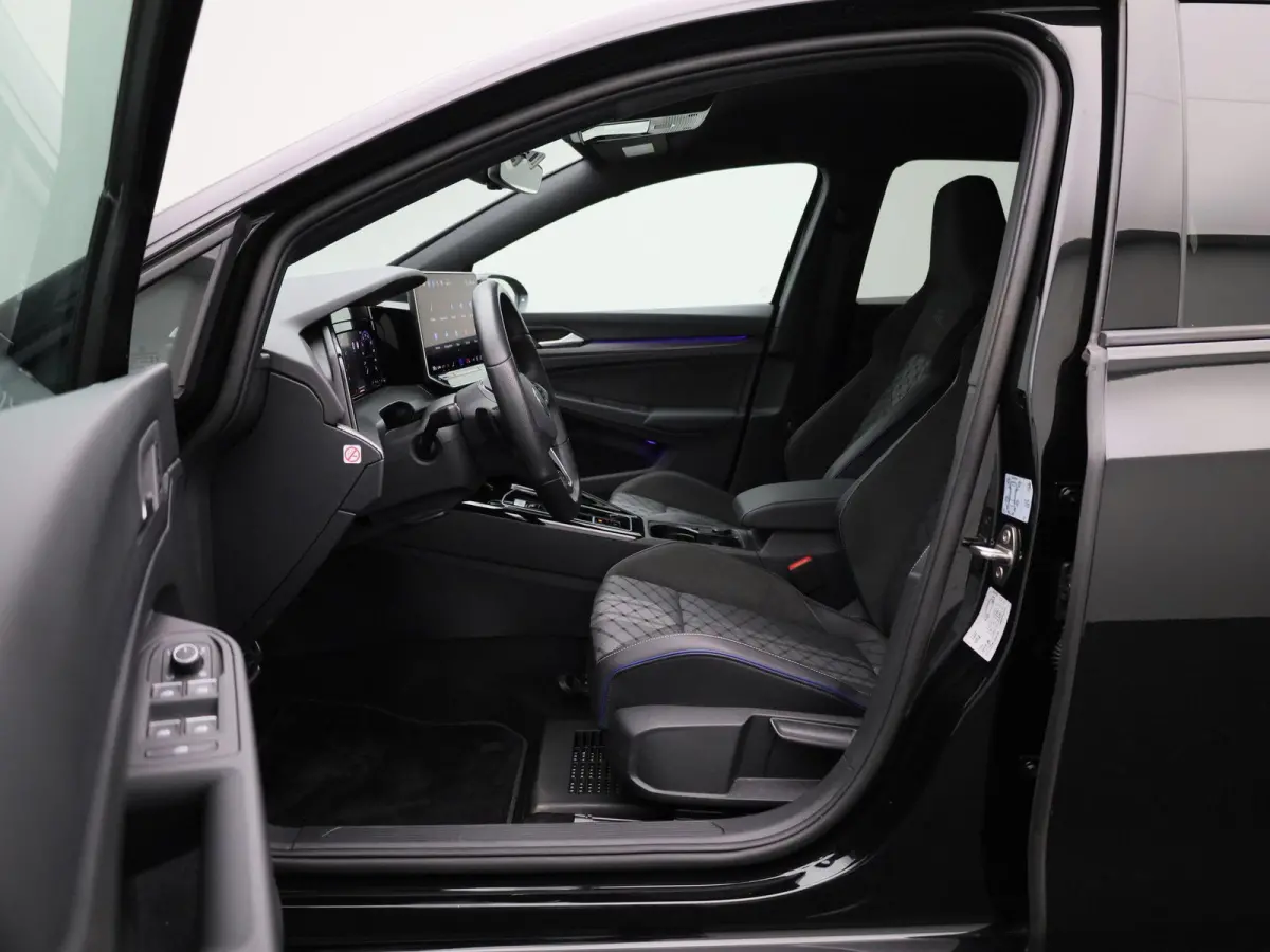 1.5 eTSI R-Line Edition AUTOMAAT | R-LINE | ADAPTIEVE CRUISE | VIRTUEEL | LM 17 | LED | STOELVERWARMING | STUURVERWARMING | CAMERA | 12 MAANDEN BOVAG GARANTIE |