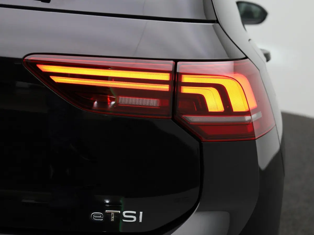 1.5 eTSI R-Line Edition AUTOMAAT | R-LINE | ADAPTIEVE CRUISE | VIRTUEEL | LM 17 | LED | STOELVERWARMING | STUURVERWARMING | CAMERA | 12 MAANDEN BOVAG GARANTIE |