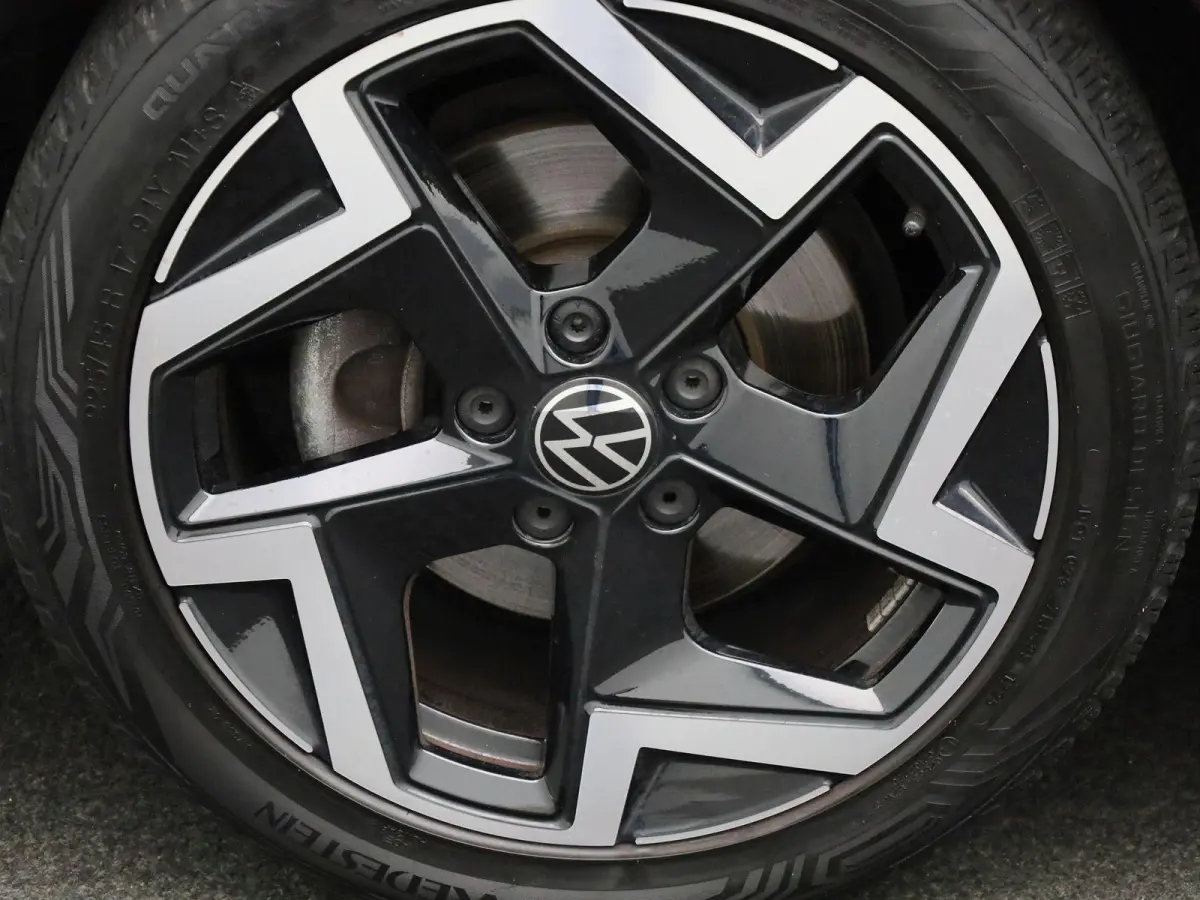 1.5 eTSI R-Line Edition AUTOMAAT | R-LINE | ADAPTIEVE CRUISE | VIRTUEEL | LM 17 | LED | STOELVERWARMING | STUURVERWARMING | CAMERA | 12 MAANDEN BOVAG GARANTIE |