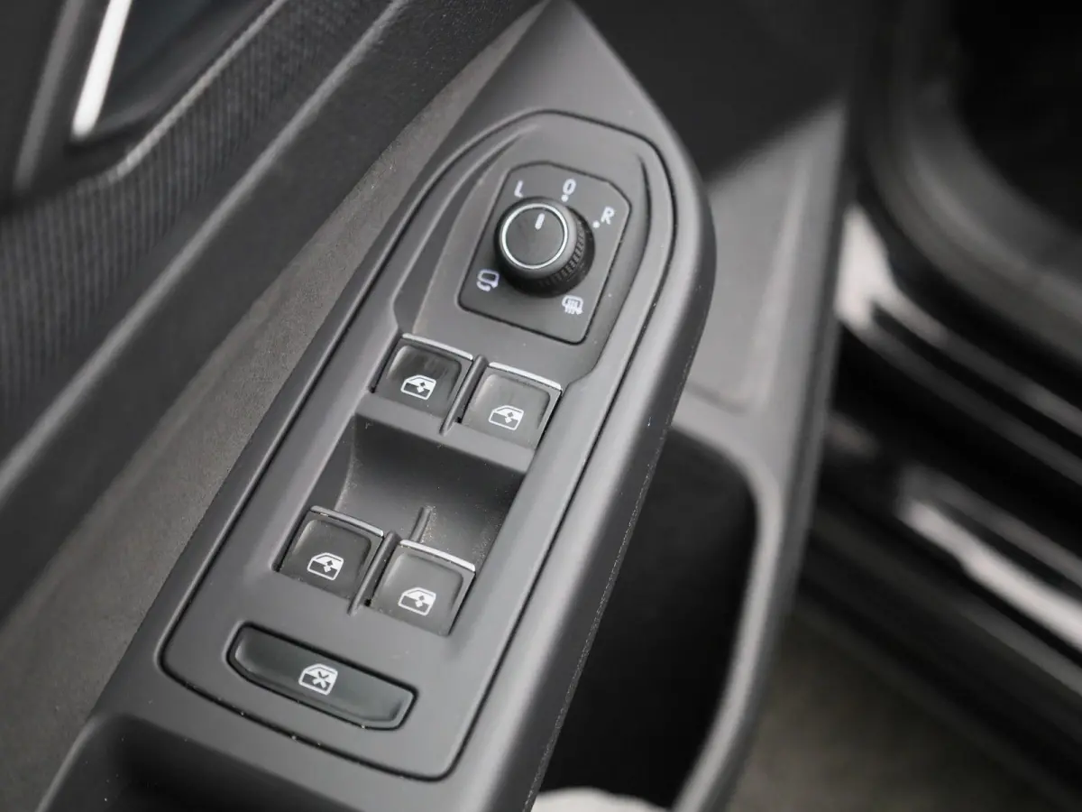 1.5 eTSI R-Line Edition AUTOMAAT | R-LINE | ADAPTIEVE CRUISE | VIRTUEEL | LM 17 | LED | STOELVERWARMING | STUURVERWARMING | CAMERA | 12 MAANDEN BOVAG GARANTIE |