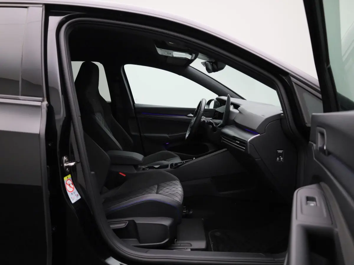 1.5 eTSI R-Line Edition AUTOMAAT | R-LINE | ADAPTIEVE CRUISE | VIRTUEEL | LM 17 | LED | STOELVERWARMING | STUURVERWARMING | CAMERA | 12 MAANDEN BOVAG GARANTIE |