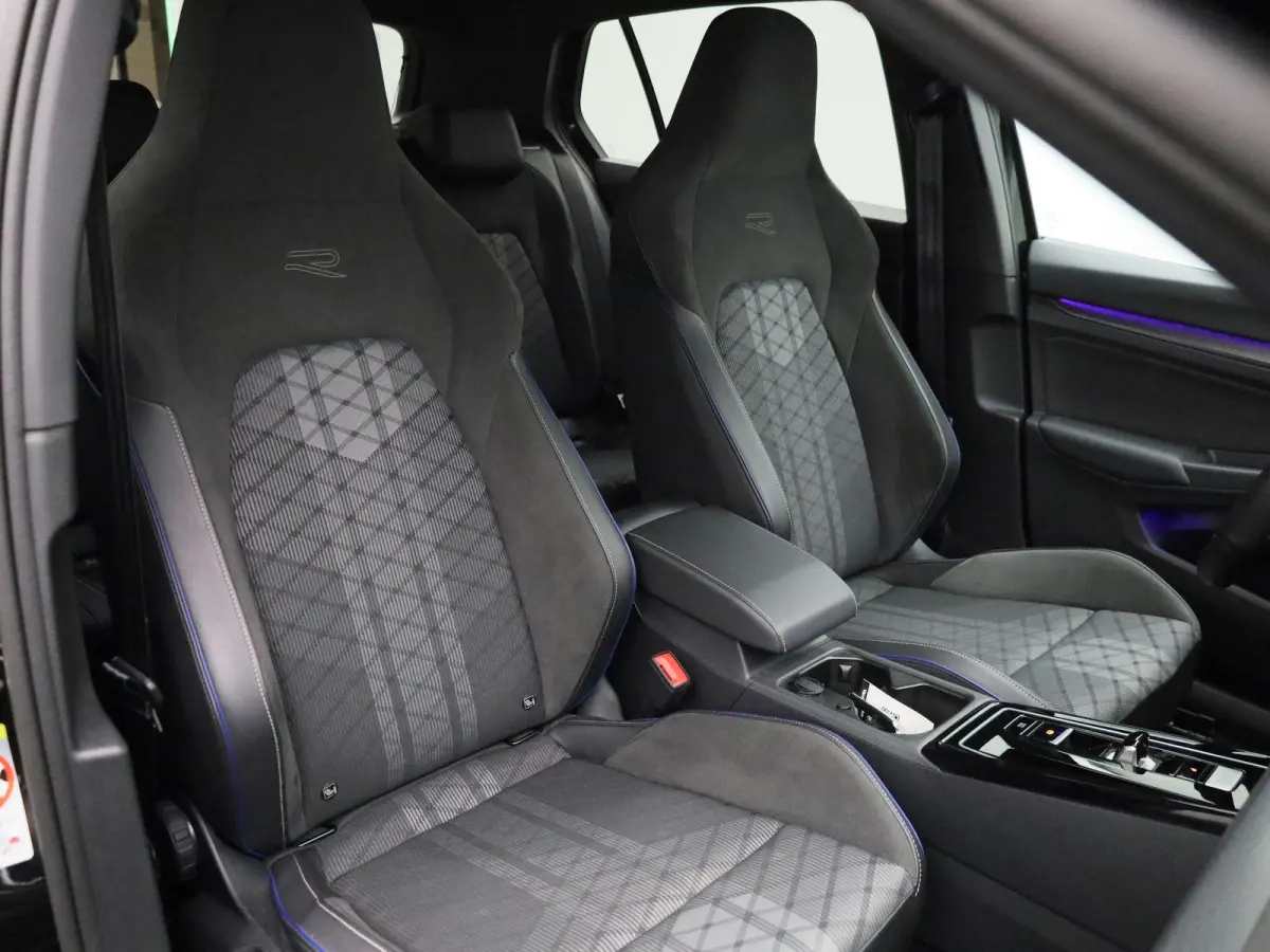 1.5 eTSI R-Line Edition AUTOMAAT | R-LINE | ADAPTIEVE CRUISE | VIRTUEEL | LM 17 | LED | STOELVERWARMING | STUURVERWARMING | CAMERA | 12 MAANDEN BOVAG GARANTIE |