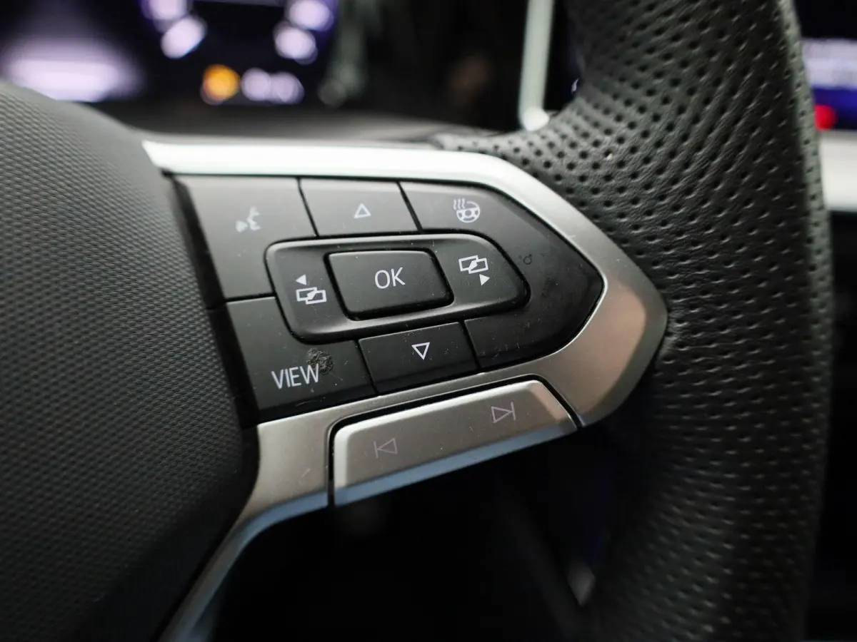 1.5 eTSI R-Line Edition AUTOMAAT | R-LINE | ADAPTIEVE CRUISE | VIRTUEEL | LM 17 | LED | STOELVERWARMING | STUURVERWARMING | CAMERA | 12 MAANDEN BOVAG GARANTIE |