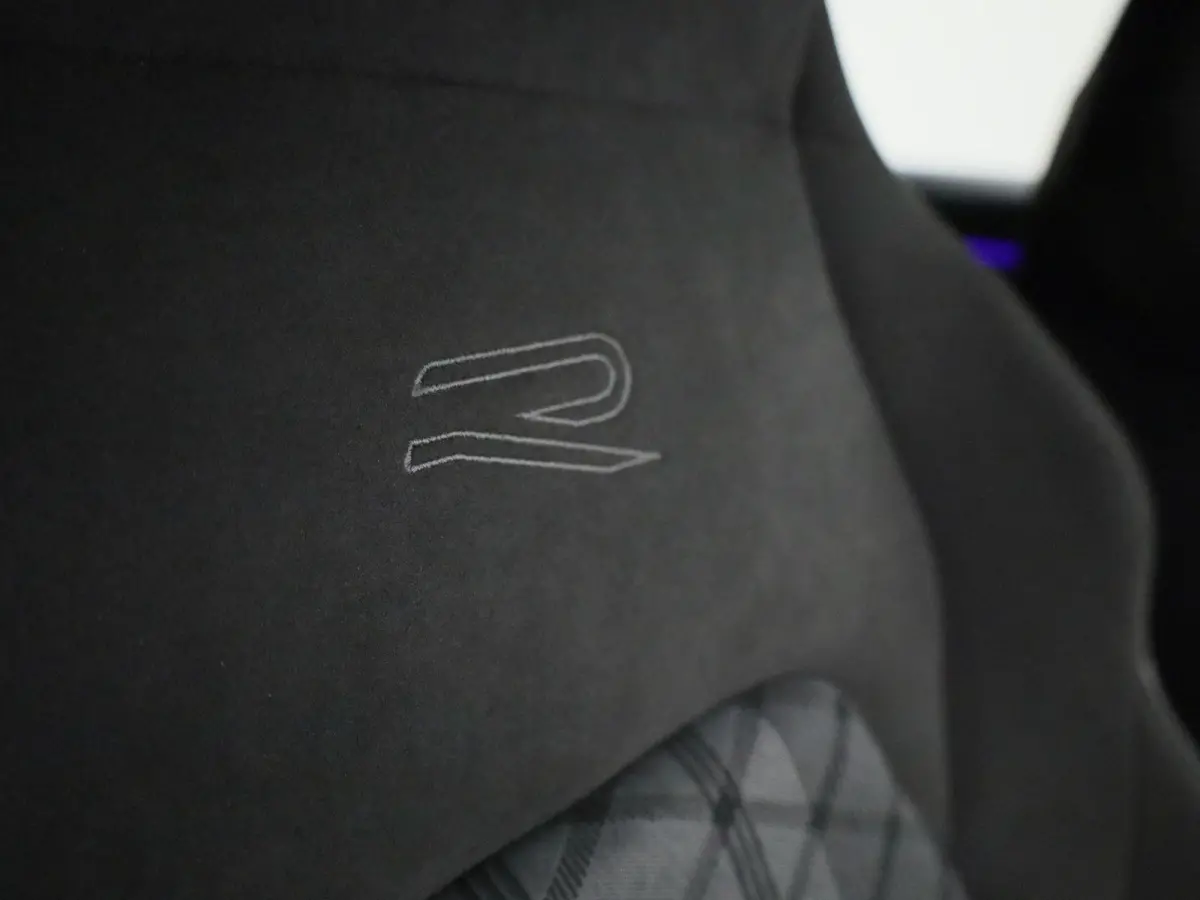 1.5 eTSI R-Line Edition AUTOMAAT | R-LINE | ADAPTIEVE CRUISE | VIRTUEEL | LM 17 | LED | STOELVERWARMING | STUURVERWARMING | CAMERA | 12 MAANDEN BOVAG GARANTIE |