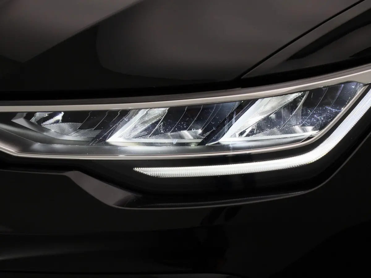 1.5 eTSI R-Line Edition AUTOMAAT | R-LINE | ADAPTIEVE CRUISE | VIRTUEEL | LM 17 | LED | STOELVERWARMING | STUURVERWARMING | CAMERA | 12 MAANDEN BOVAG GARANTIE |