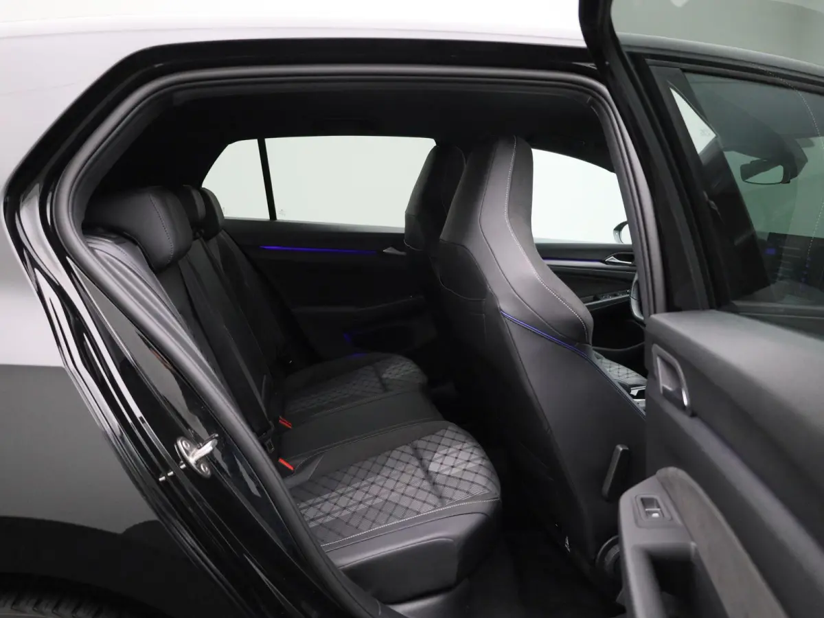1.5 eTSI R-Line Edition AUTOMAAT | R-LINE | ADAPTIEVE CRUISE | VIRTUEEL | LM 17 | LED | STOELVERWARMING | STUURVERWARMING | CAMERA | 12 MAANDEN BOVAG GARANTIE |