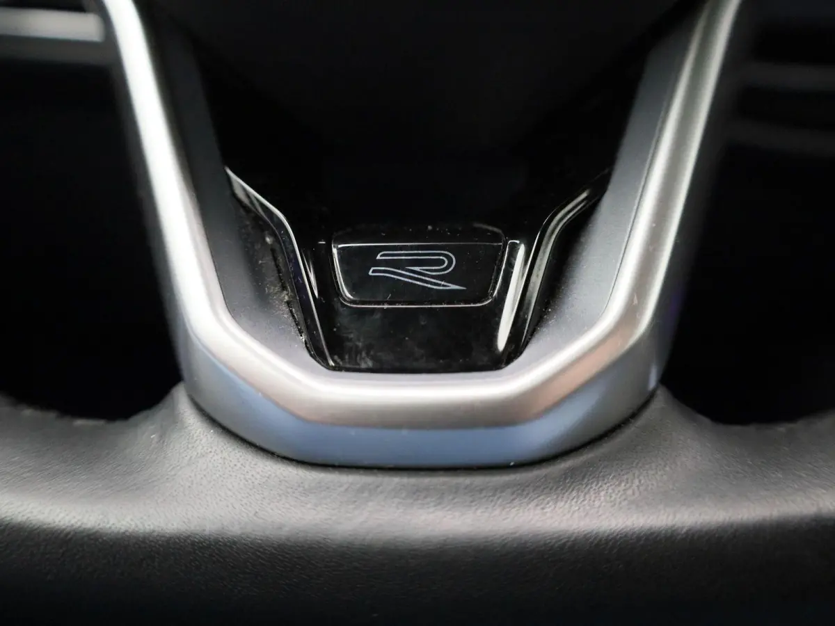 1.5 eTSI R-Line Edition AUTOMAAT | R-LINE | ADAPTIEVE CRUISE | VIRTUEEL | LM 17 | LED | STOELVERWARMING | STUURVERWARMING | CAMERA | 12 MAANDEN BOVAG GARANTIE |