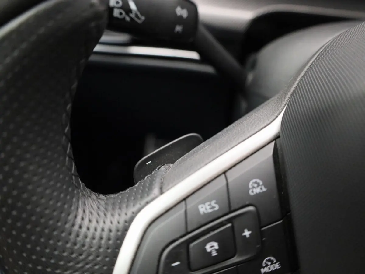 1.5 eTSI R-Line Edition AUTOMAAT | R-LINE | ADAPTIEVE CRUISE | VIRTUEEL | LM 17 | LED | STOELVERWARMING | STUURVERWARMING | CAMERA | 12 MAANDEN BOVAG GARANTIE |