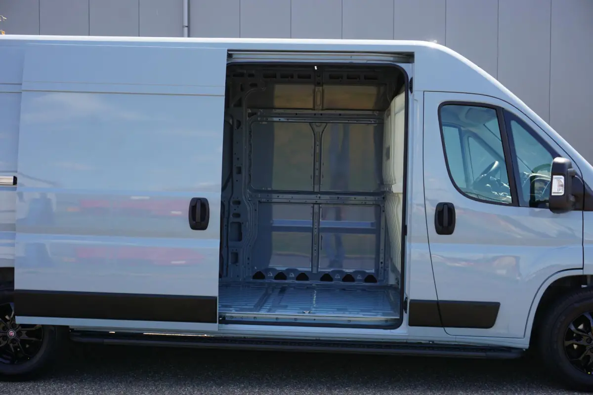 35 2.2 MultiJet L3H2 in Topstaat |Bijzondere kleur |Camera |Cruise |Carplay |Android auto |Climate control |Trekhaak |Keyless entry en start |Geveerde bestuurdersstoel