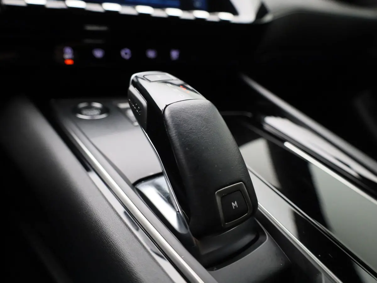 1.5 BlueHDI Allure AUTOMAAT | NAVIGATIE | CAMERA | CLIMA | CRUISE | LED | KEYLES | DAB | LMV | HALF-LEER | 12 MAANDEN BOVAG GARANTIE |