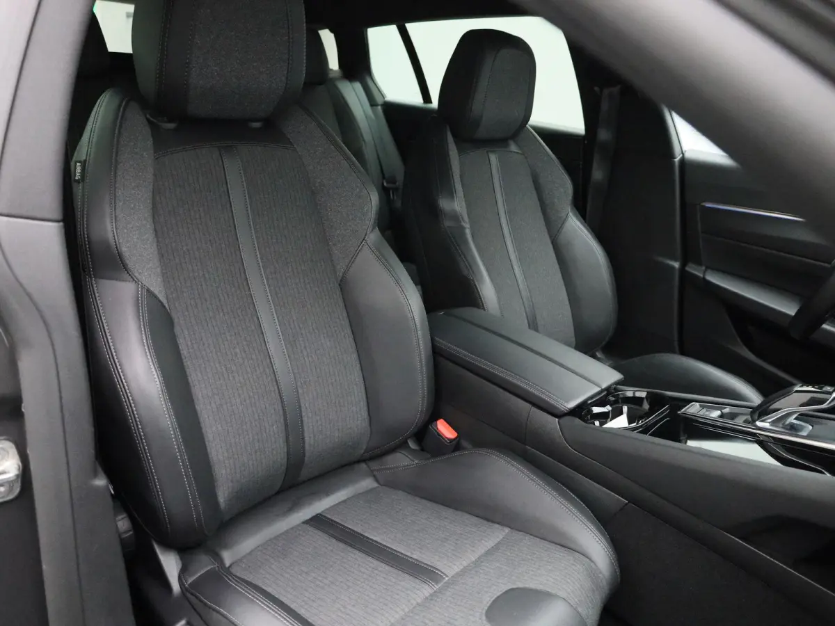 1.5 BlueHDI Allure AUTOMAAT | NAVIGATIE | CAMERA | CLIMA | CRUISE | LED | KEYLES | DAB | LMV | HALF-LEER | 12 MAANDEN BOVAG GARANTIE |