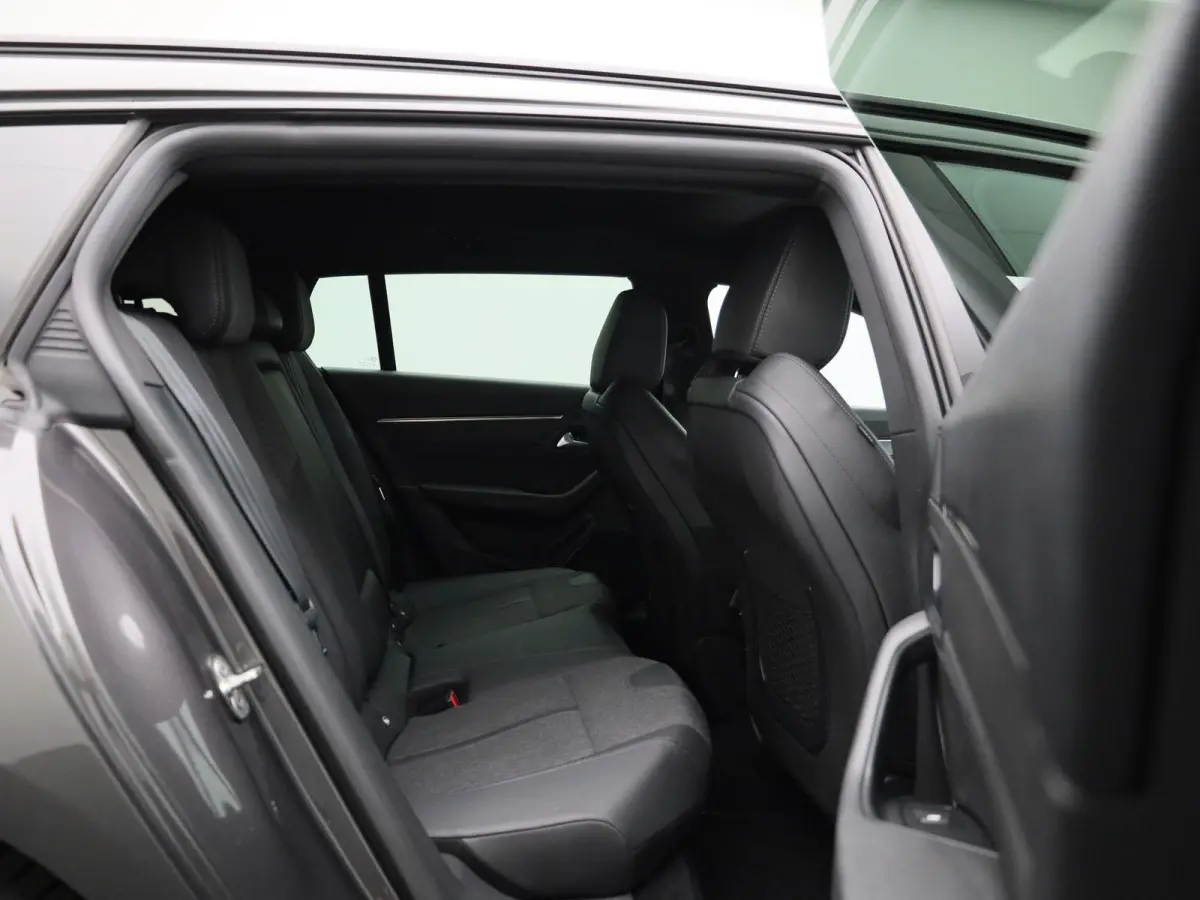 1.5 BlueHDI Allure AUTOMAAT | NAVIGATIE | CAMERA | CLIMA | CRUISE | LED | KEYLES | DAB | LMV | HALF-LEER | 12 MAANDEN BOVAG GARANTIE |