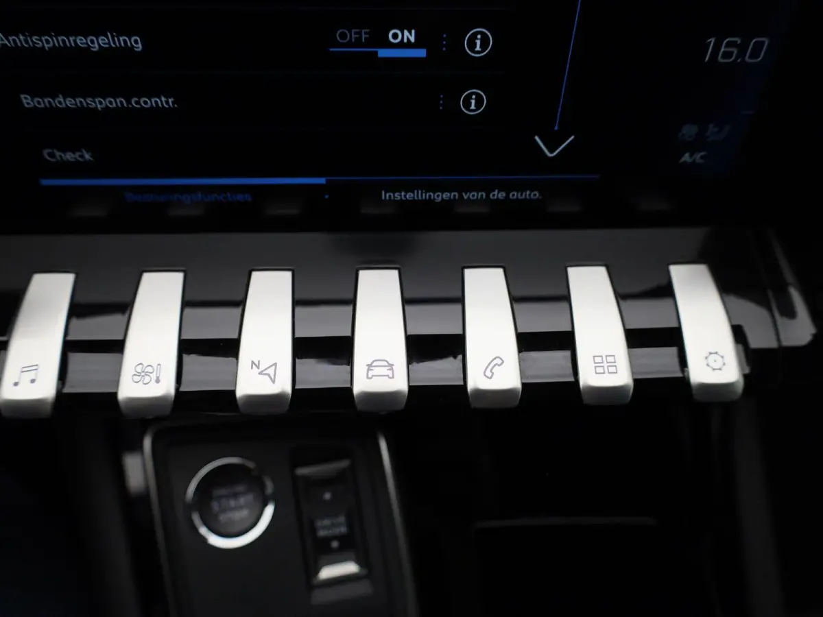 1.5 BlueHDI Allure AUTOMAAT | NAVIGATIE | CAMERA | CLIMA | CRUISE | LED | KEYLES | DAB | LMV | HALF-LEER | 12 MAANDEN BOVAG GARANTIE |