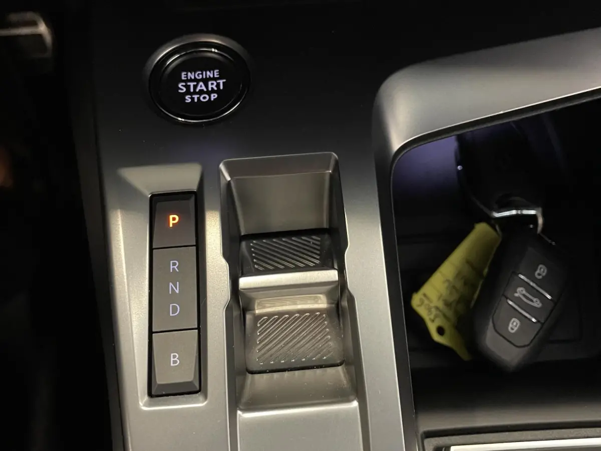 1.6 Plug-in Hybrid 180pk Automaat GT DEMO ! Climate Control Control Camera Achter Navigatie Apple Carplay / Android auto Velgen