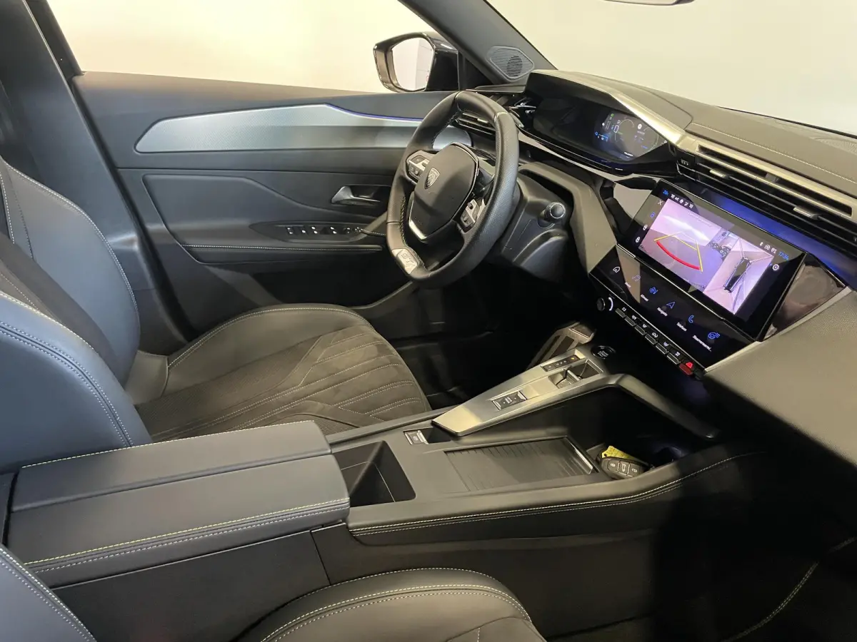 1.6 Plug-in Hybrid 180pk Automaat GT DEMO ! Climate Control Control Camera Achter Navigatie Apple Carplay / Android auto Velgen