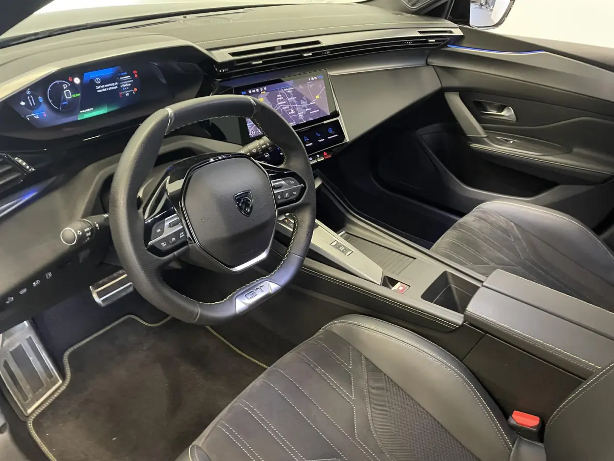 1.6 Plug-in Hybrid 180pk Automaat GT DEMO ! Climate Control Control Camera Achter Navigatie Apple Carplay / Android auto Velgen