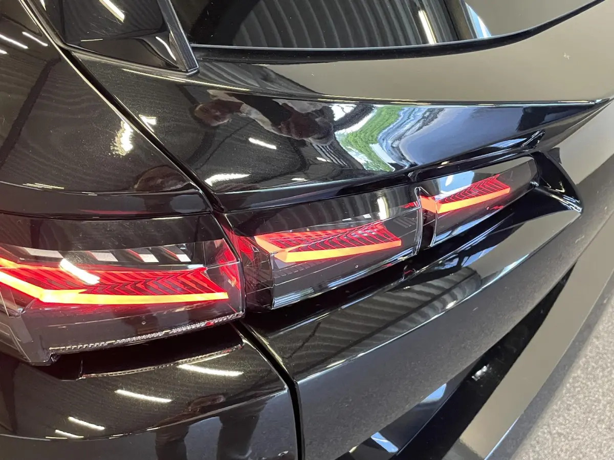 1.6 Plug-in Hybrid 180pk Automaat GT DEMO ! Climate Control Control Camera Achter Navigatie Apple Carplay / Android auto Velgen