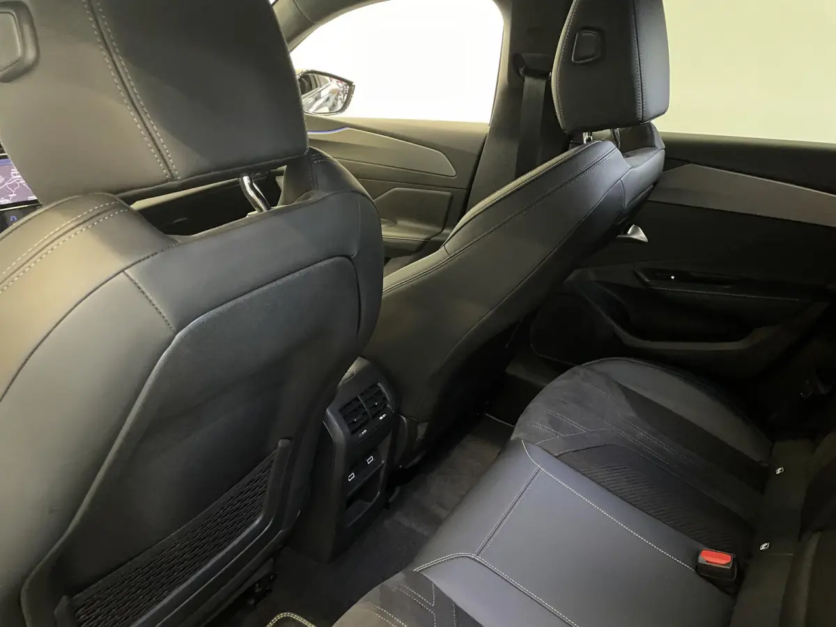 1.6 Plug-in Hybrid 180pk Automaat GT DEMO ! Climate Control Control Camera Achter Navigatie Apple Carplay / Android auto Velgen