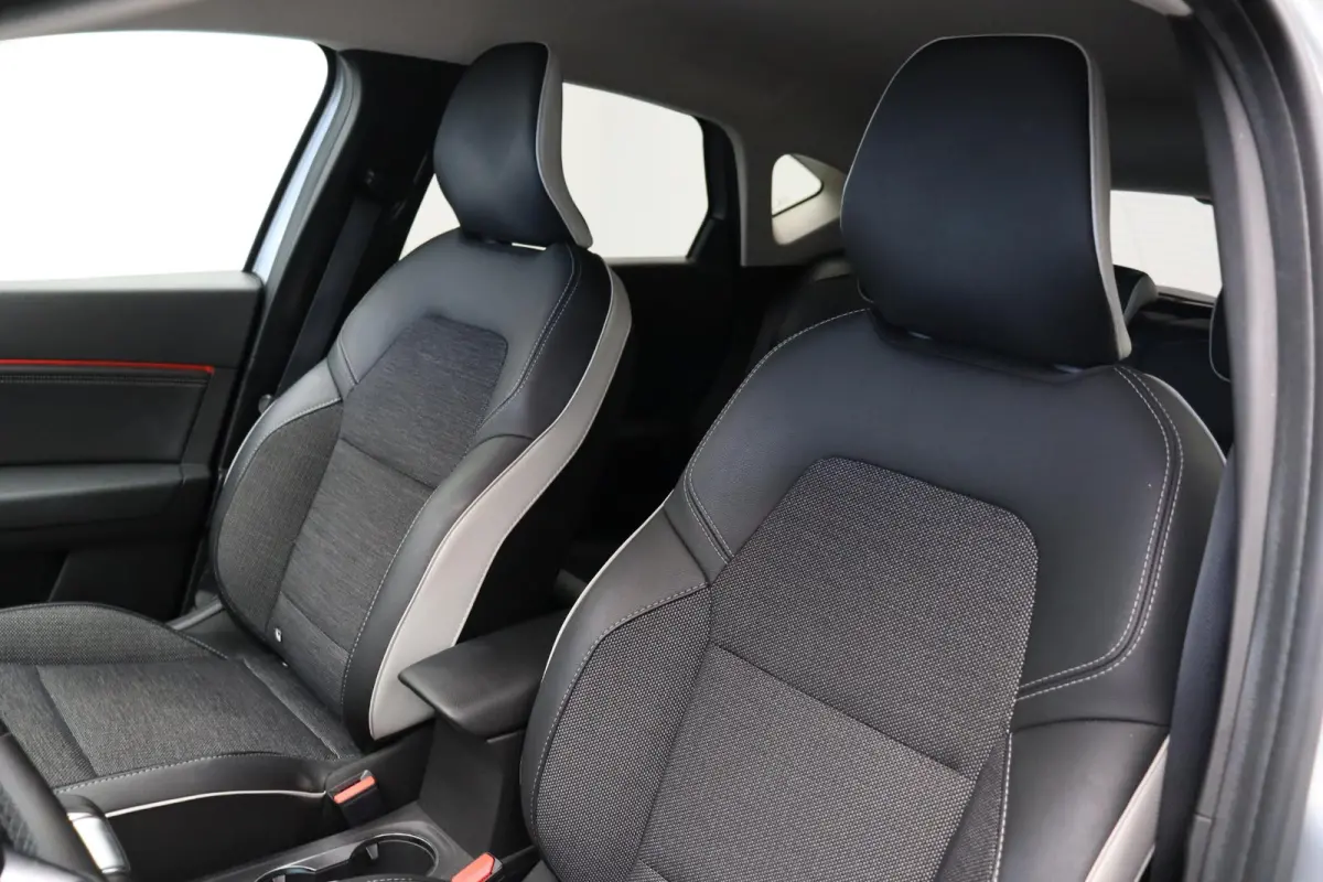 1.6 E-Tech Hybrid 145 Techno | LED | Clima | Keyless | Achteruitrijcamera | Groot scherm |