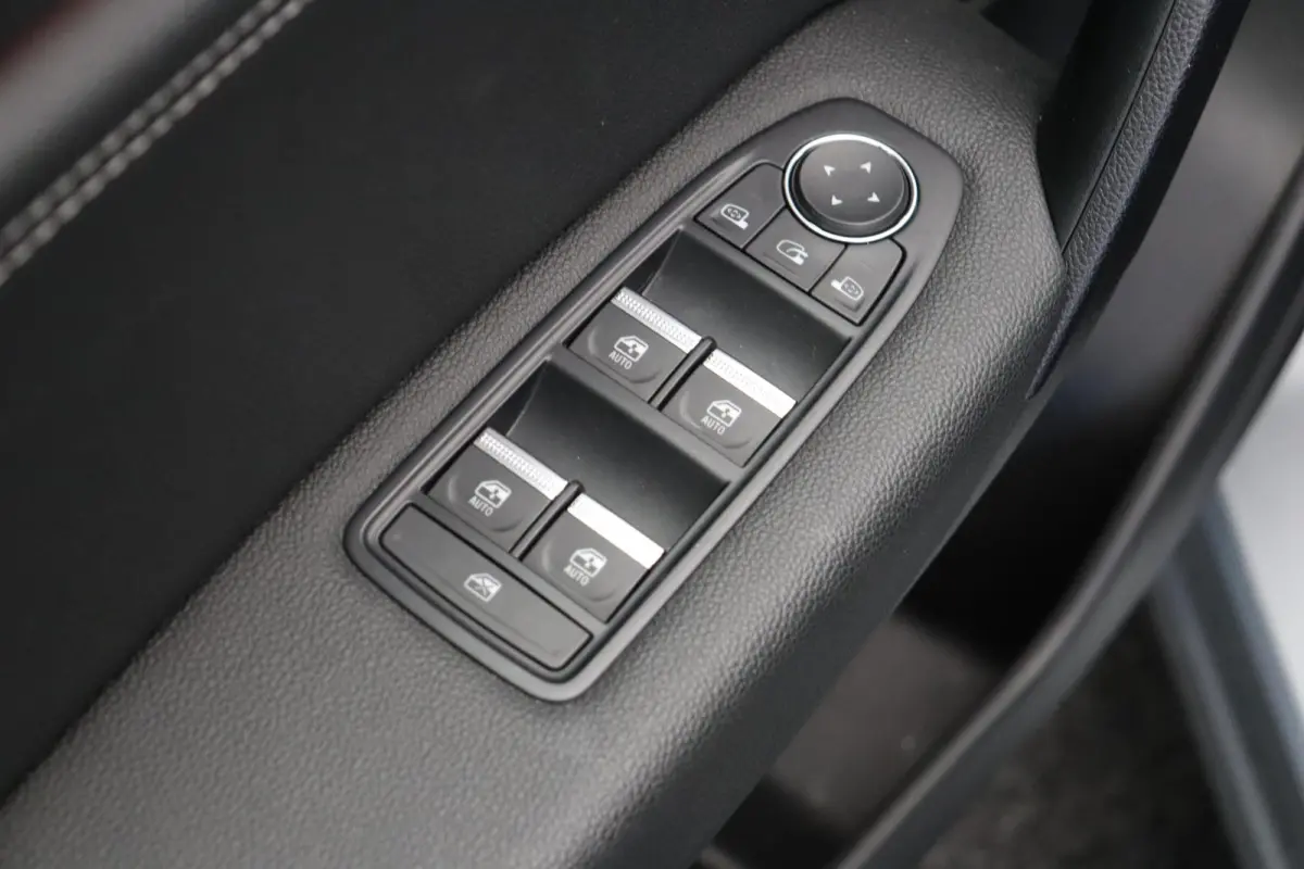 1.6 E-Tech Hybrid 145 Techno | LED | Clima | Keyless | Achteruitrijcamera | Groot scherm |