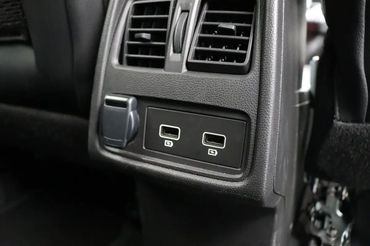 1.6 E-Tech Hybrid 145 Techno | LED | Clima | Keyless | Achteruitrijcamera | Groot scherm |