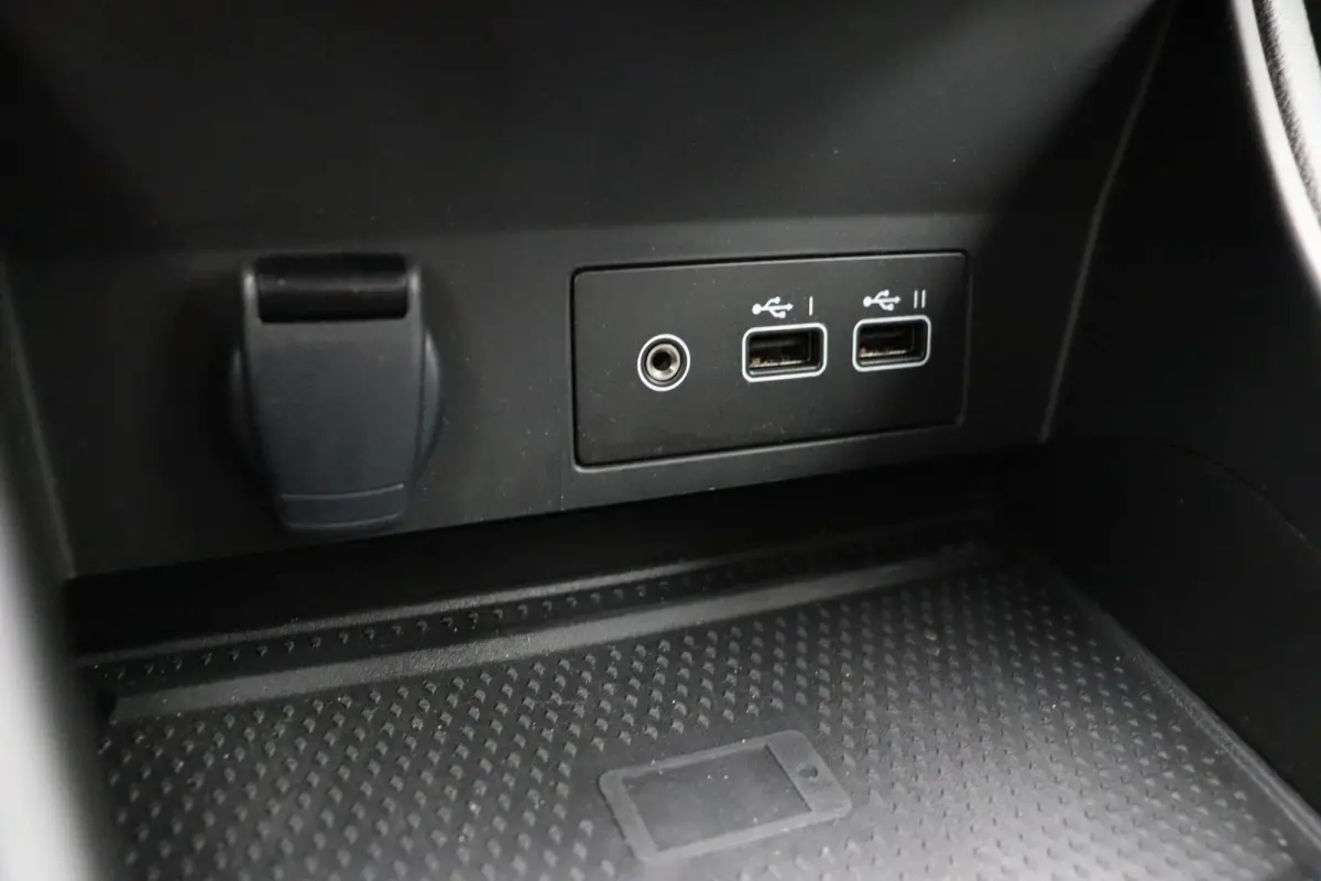 1.6 E-Tech Hybrid 145 Techno | LED | Clima | Keyless | Achteruitrijcamera | Groot scherm |