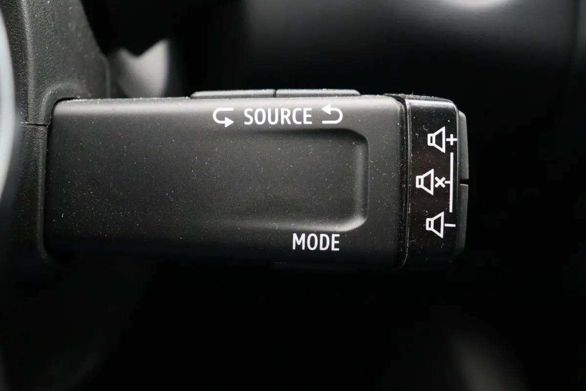 1.6 E-Tech Hybrid 145 Techno | LED | Clima | Keyless | Achteruitrijcamera | Groot scherm |
