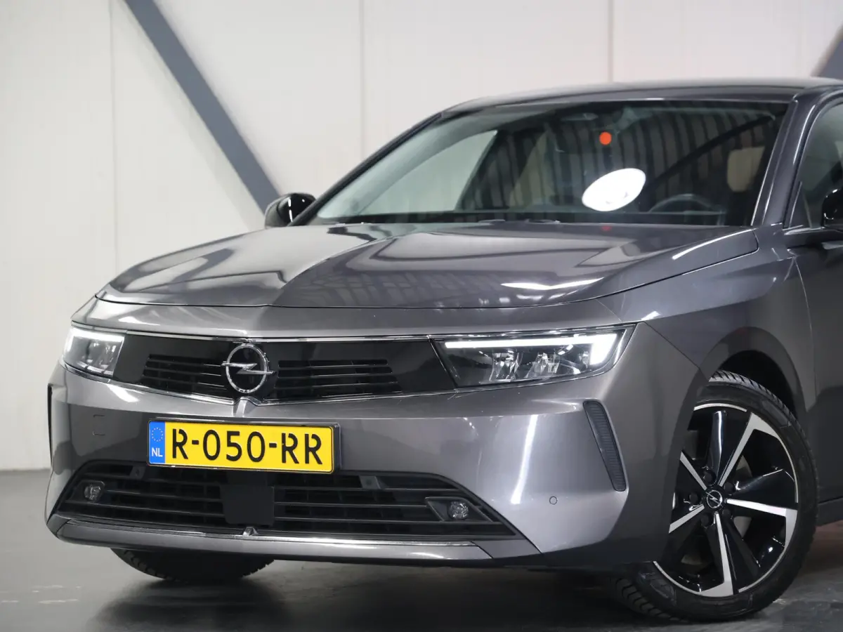 180PK Hybrid Edition | Accu 96% | 1ste eigenaar | Stuur/stoelverwarming | Camera | 17"LMV | Navigatie | Climate Control | Adaptieve Cruise Control | AppleCarplay/AndroidAuto | Isofix | Priva