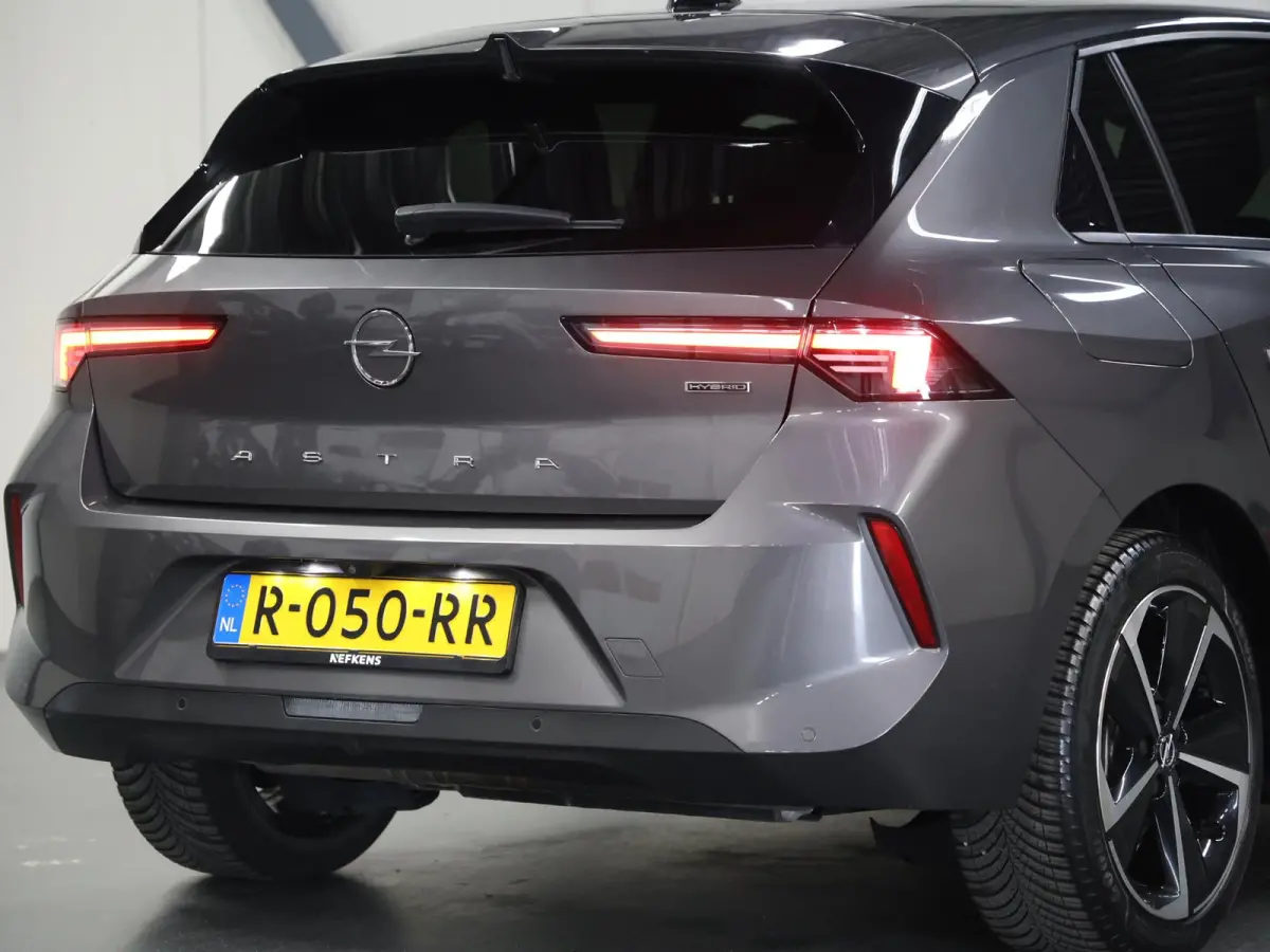 180PK Hybrid Edition | Accu 96% | 1ste eigenaar | Stuur/stoelverwarming | Camera | 17"LMV | Navigatie | Climate Control | Adaptieve Cruise Control | AppleCarplay/AndroidAuto | Isofix | Priva