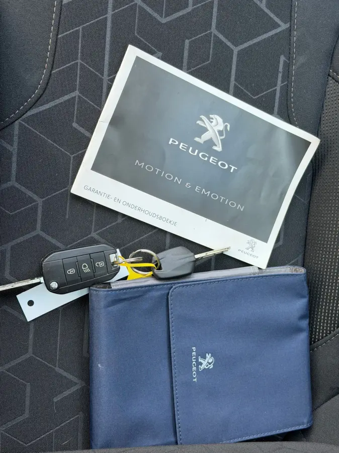 1.2 PureTech Active Pack - Noir Perla Nera - Nav/Panorama - Keurig