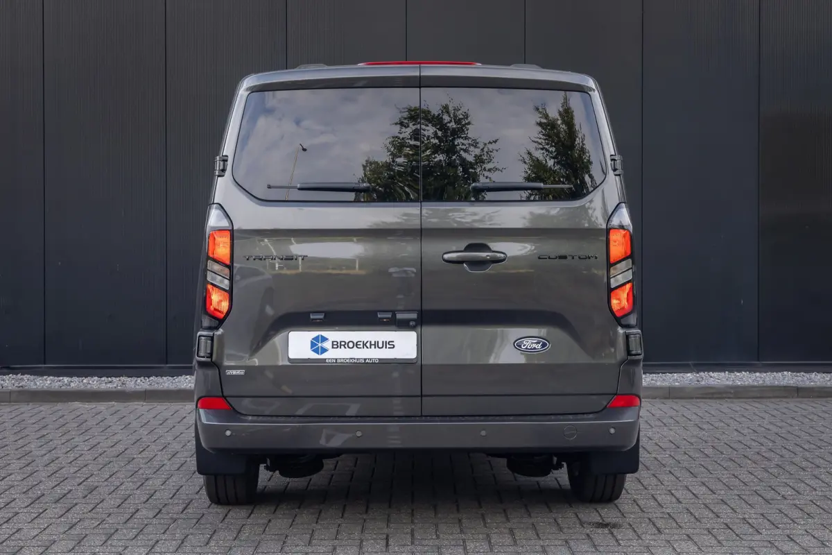 340 2.5 PHEV L2H1 Limited | 8-Persoons | | LMV 16'' | Stoel en Stuurverwarming | Parkeercamera