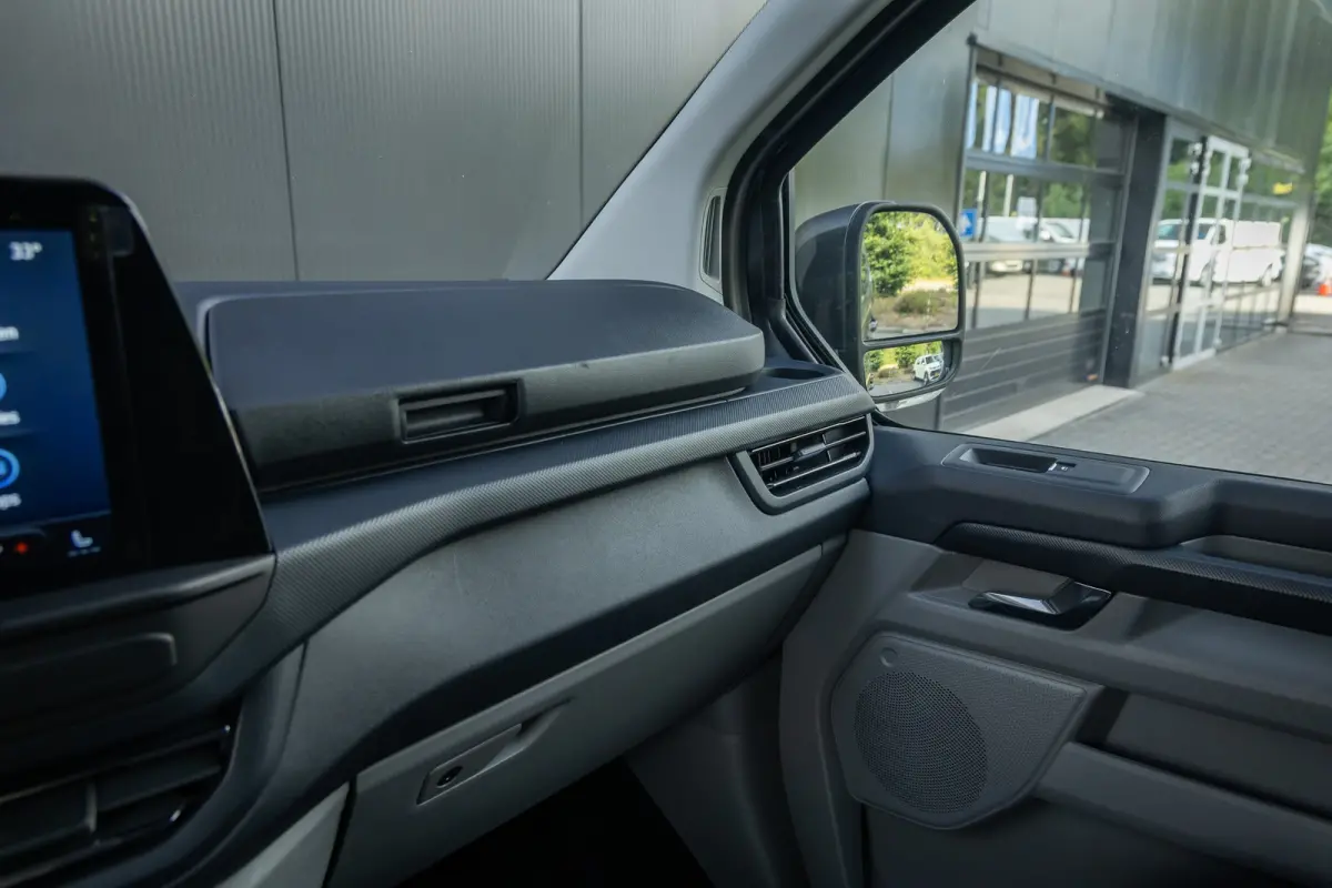 340 2.5 PHEV L2H1 Limited | 8-Persoons | | LMV 16'' | Stoel en Stuurverwarming | Parkeercamera
