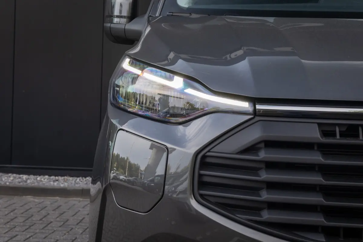 340 2.5 PHEV L2H1 Limited | 8-Persoons | | LMV 16'' | Stoel en Stuurverwarming | Parkeercamera