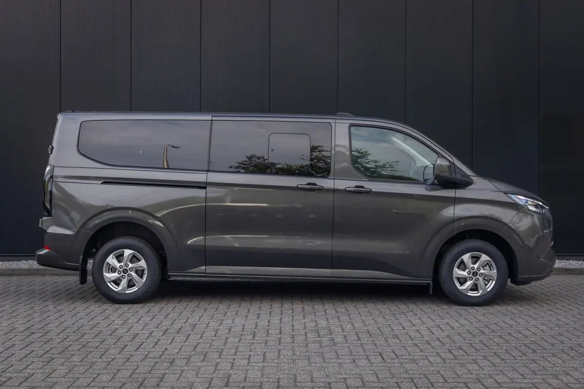 340 2.5 PHEV L2H1 Limited | 8-Persoons | | LMV 16'' | Stoel en Stuurverwarming | Parkeercamera