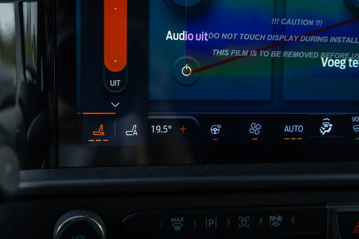 340 2.5 PHEV L2H1 Limited | 8-Persoons | | LMV 16'' | Stoel en Stuurverwarming | Parkeercamera