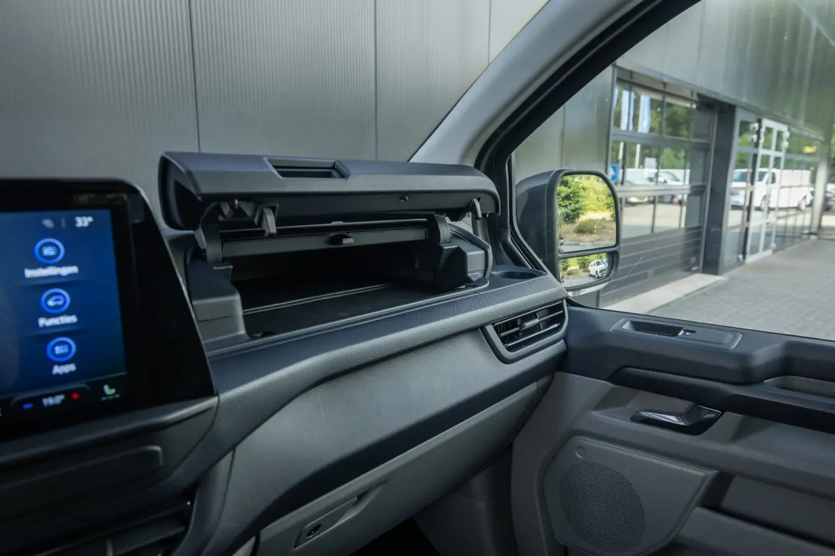 340 2.5 PHEV L2H1 Limited | 8-Persoons | | LMV 16'' | Stoel en Stuurverwarming | Parkeercamera