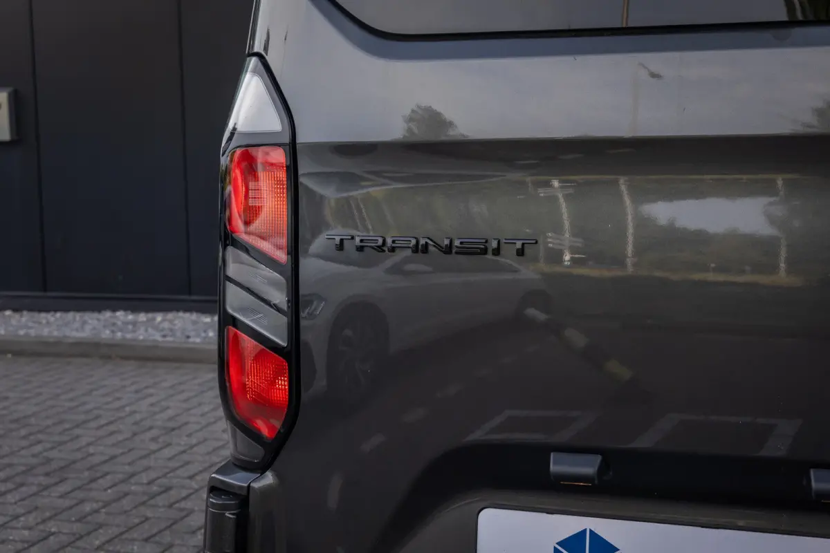 340 2.5 PHEV L2H1 Limited | 8-Persoons | | LMV 16'' | Stoel en Stuurverwarming | Parkeercamera