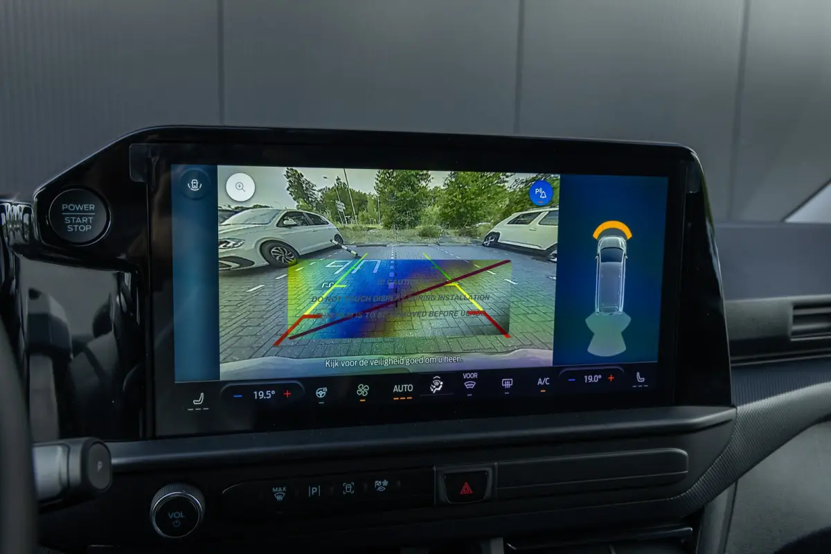 340 2.5 PHEV L2H1 Limited | 8-Persoons | | LMV 16'' | Stoel en Stuurverwarming | Parkeercamera