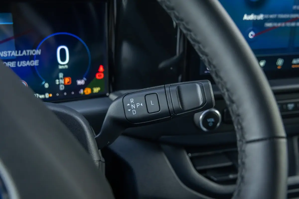 340 2.5 PHEV L2H1 Limited | 8-Persoons | | LMV 16'' | Stoel en Stuurverwarming | Parkeercamera