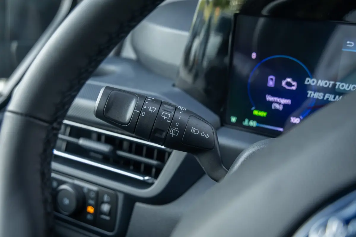 340 2.5 PHEV L2H1 Limited | 8-Persoons | | LMV 16'' | Stoel en Stuurverwarming | Parkeercamera