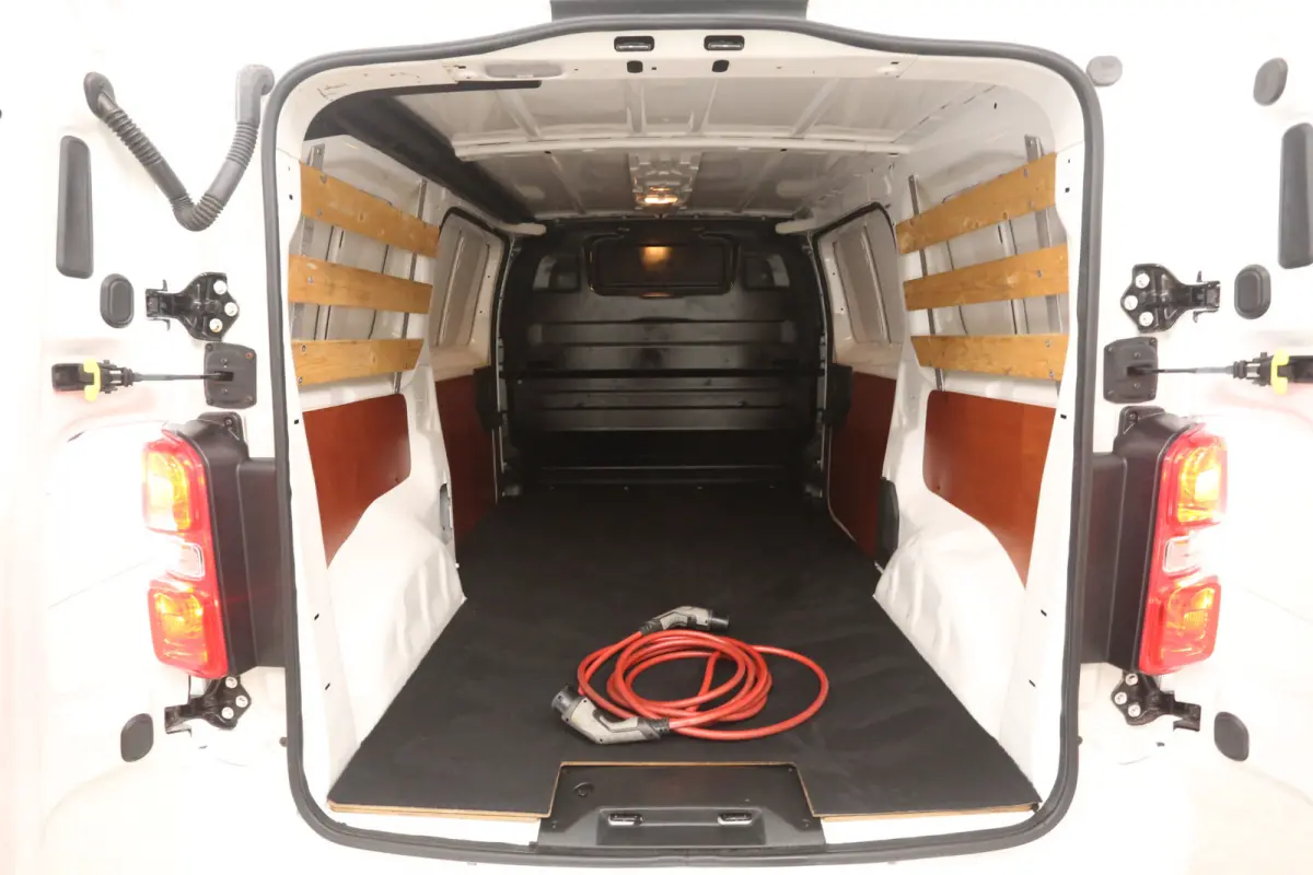L3H1 Innovation 75 kWh | Snelladen | SOH 89% | Clima | Cruise | Carplay | 3 Zits | 2xSchuifdeur | Parkeersens.