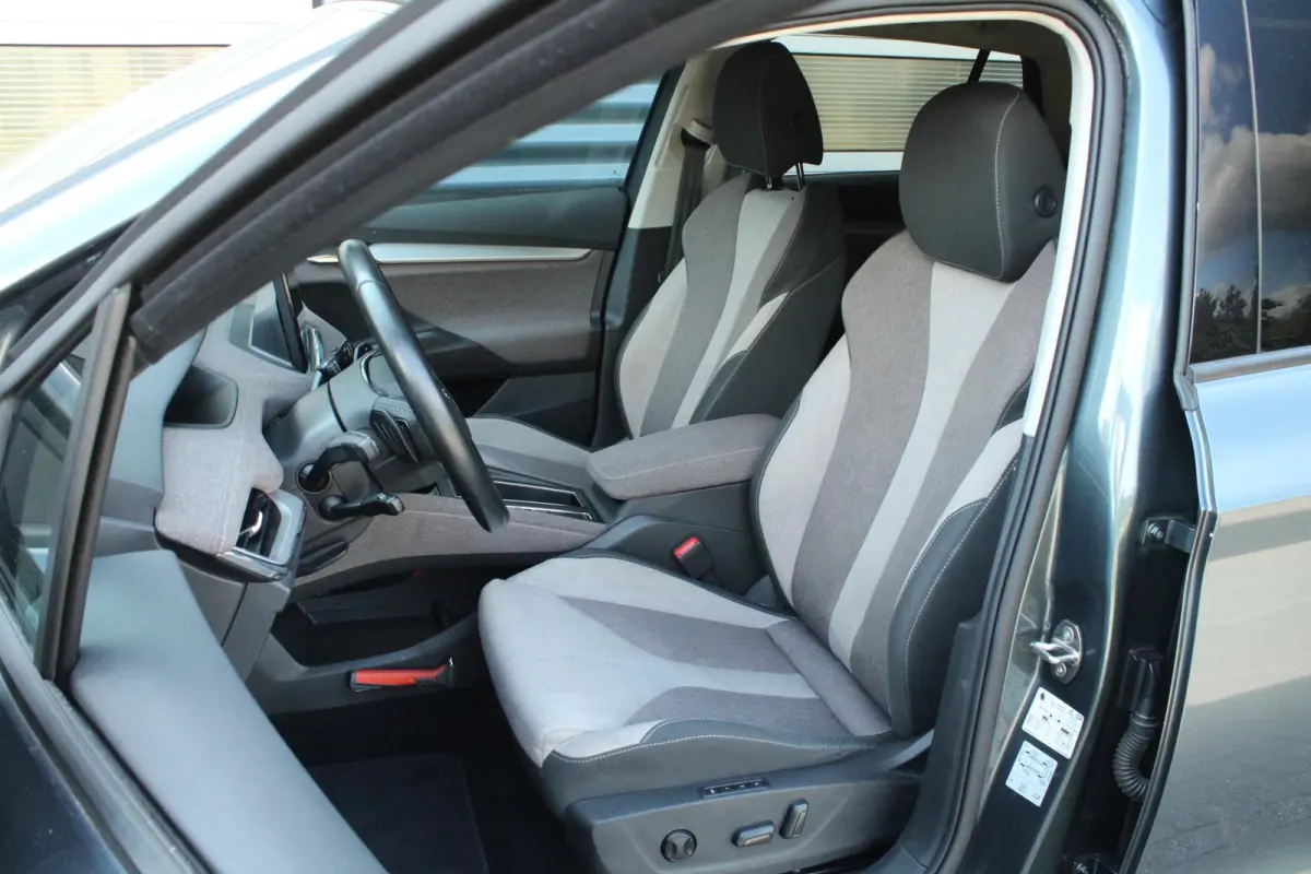 60 180pk First Edition | SoH 93% | Trekhaak | Adaptieve Cruise Control | Stoelverwarming