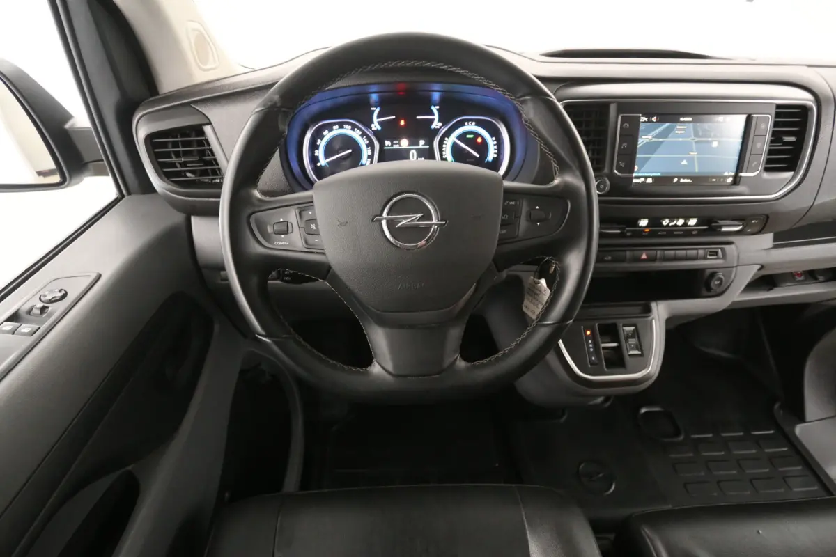 Opel Vivaro-e L3H1 Innovation 75 kWh | Snelladen | SOH 89% | Clima | Cruise | Carplay | 3 Zits | 2xSchuifdeur | Parkeersens.