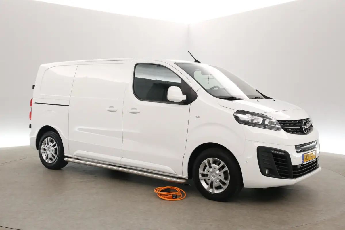 Opel Vivaro-e L3H1 Innovation 75 kWh | Snelladen | SOH 89% | Clima | Cruise | Carplay | 3 Zits | 2xSchuifdeur | Parkeersens.