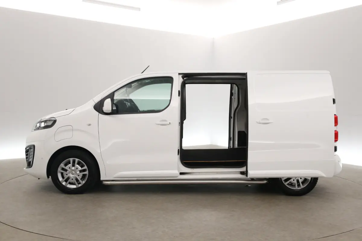 Opel Vivaro-e L3H1 Innovation 75 kWh | Snelladen | SOH 89% | Clima | Cruise | Carplay | 3 Zits | 2xSchuifdeur | Parkeersens.
