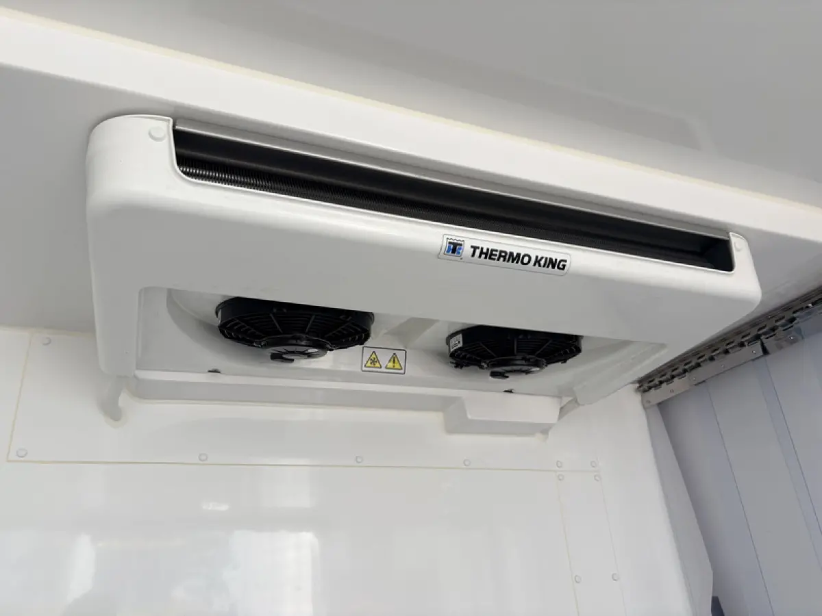 89 kWh 204PK L3H2 Elektrische Koelwagen Vriezer Dual Thermo King -22°C/22°C Camera Cruise Control Apple Carplay Parkeersensoren Koel Koeler Kühl Kühler Kühlwagen Kühlkasten Frigo Vries